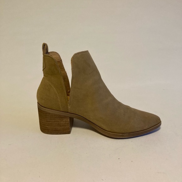 Steve Madden Cream Suede Point Toe Ankle Boots size 7 - Picture 7 of 16